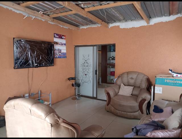 4 BEDROOM HOUSE FOR SALE IN LAKESIDE